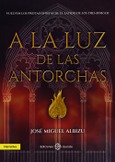 Portada de: A la luz de las antorchas